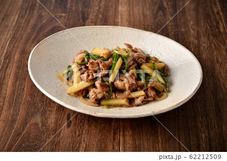 新じゃがと豚肉のオイスターソース炒め 62212509