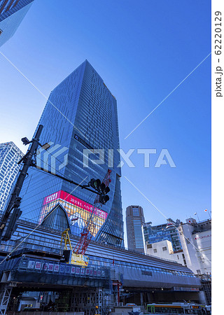 渋谷駅前の風景 渋谷スクランブルスクエアと銀座線のホーム 62220129