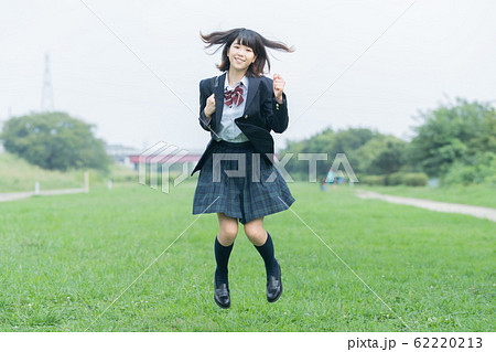 笑顔の女子高生 笑顔の女子高生 62220213