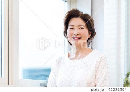 美しいシニア女性 62221594