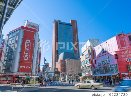 日本の東京都市景観  三軒茶屋駅前やキャロットタワーなどを望む 62224720