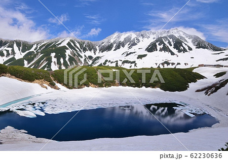 雪解けのみくりが池　北アルプス 立山連峰 62230636
