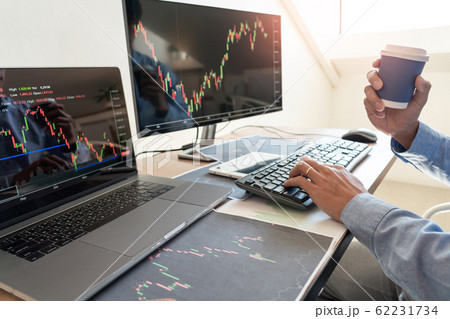 Working business man, team of broker or traders Working business man, team of broker or traders 62231734