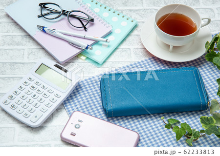 春財布 流行りのクラシックブルーの財布 春財布 流行りのクラシックブルーの財布 62233813