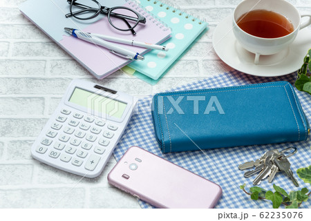 春財布　流行りのクラシックブルーの財布 62235076