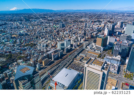 日本の横浜都市景観 富士山や横浜駅などを望む 日本の横浜都市景観 富士山や横浜駅などを望む 62235125