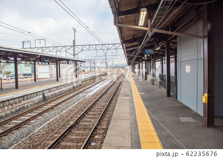 山形県鶴岡駅　プラットフォーム 62235676