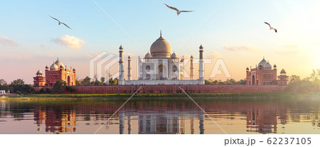 Taj Mahal sunrise panorama, Agra, Uttar Pradesh, India Taj Mahal sunrise panorama, Agra, Uttar Pradesh, India 62237105