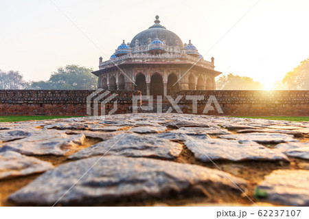 Isa Khan's tomb in the morning sun, Humayun's Tomb complex, New Delhi, India Isa Khan's tomb in the morning sun, Humayun's Tomb complex, New Delhi, India 62237107