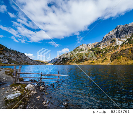 Sunny autumn alpine Tappenkarsee lake and rocky mountains above, Kleinarl, Land Salzburg, Austria. 62238761