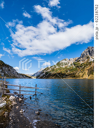 Sunny autumn alpine Tappenkarsee lake and rocky mountains above, Kleinarl, Land Salzburg, Austria. 62238762
