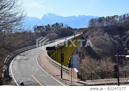山梨県の八ヶ岳高原大橋 62247177