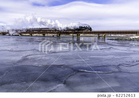 ＳＬ冬のＳＬ湿原号　釧路川橋梁 62252613