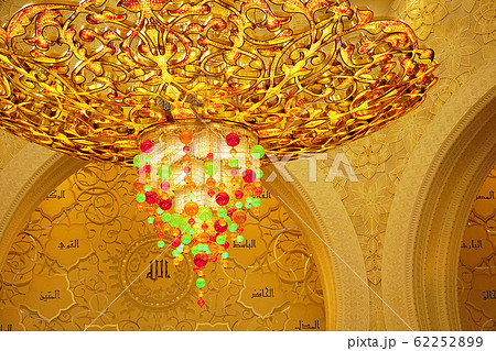 シェイク・ザーイド・グランド・モスクのシャンデリア（UAE） 62252899