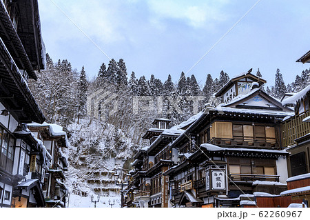 雪降る銀山温泉 62260967