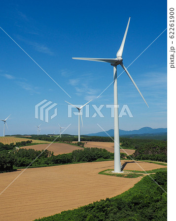 青森県深浦町の風車 62261900