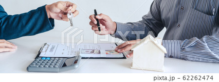 Sale representative offer house purchase contract Sale representative offer house purchase contract 62262474