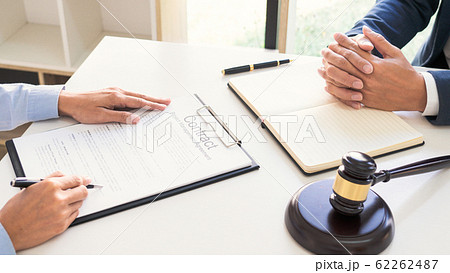 Legal counsel presents to the client negotiating a 62262487