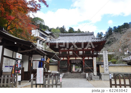 奈良県明日香村 岡寺の仁王門前 奈良県明日香村 岡寺の仁王門前 62263042