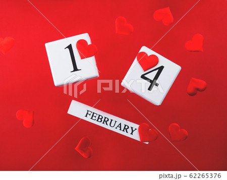 Happy valentines day concept with wooden calendar Happy valentines day concept with wooden calendar 62265376