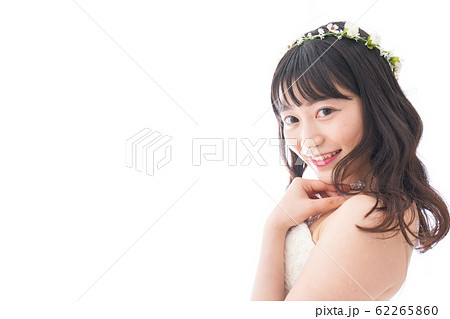ドレスを着た笑顔の花嫁 ドレスを着た笑顔の花嫁 62265860