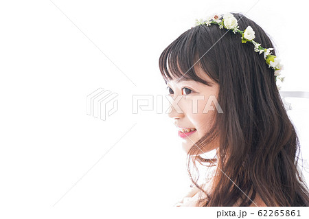 ドレスを着た笑顔の花嫁 ドレスを着た笑顔の花嫁 62265861