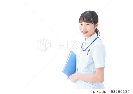 笑顔の若い看護師 笑顔の若い看護師 62266154
