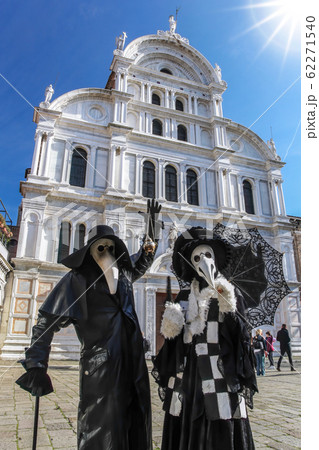 Typical carnival masks of Dottore at a traditional festival in Venice, Italy 62271540