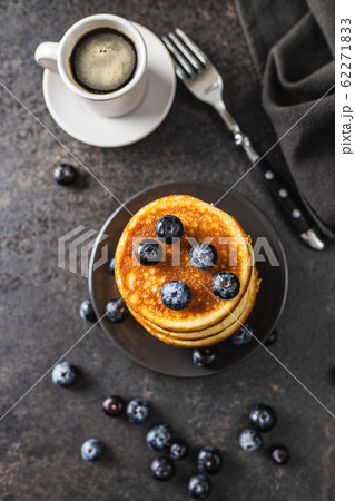 Sweet homemade pancakes and blueberries 62271833