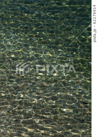 The background of the top view, clear blue sea. The water is crystal clear because of the sunlight shining. The background of the top view, clear blue sea. The water is crystal clear because of the sunlight shining. 62276914