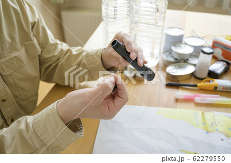 防災用品の点検（ライト） 62279550