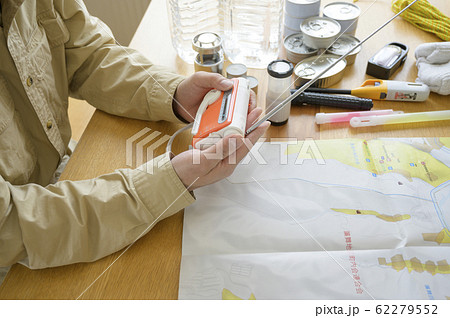 防災用品の点検(ラジオ) 防災用品の点検(ラジオ) 62279552