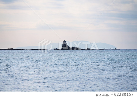 烏帽子岩と伊豆大島 62280157