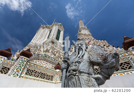 Wat Arun or Wat Arun Ratchawararam Ratchawaramahawihan is a Buddhist temple,the famous Wat Arun perhaps better known as the Temple of the Dawn is one of the best known landmarks in Bangkok,Thailand Wat Arun or Wat Arun Ratchawararam Ratchawaramahawihan is a Buddhist temple,the famous Wat Arun perhaps better known as the Temple of the Dawn is one of the best known landmarks in Bangkok,Thailand 62281200