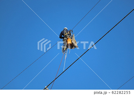 送電塔の高所作業 送電塔の高所作業 62282255