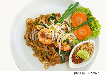 Thai Fried Noodles "Pad Thai" with shrimp and vegetables 62282483