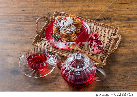 ワッフル Waffles of Dutch, French and Belgian foods 62283718