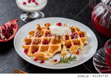 ワッフル Waffles of Dutch, French and Belgian foods 62283730