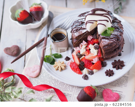 バレンタイン ギミックチョコレートパンケーキの写真素材