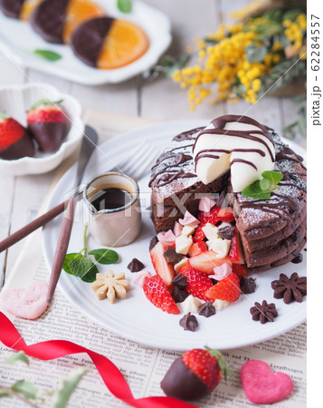 バレンタイン ギミックチョコレートパンケーキの写真素材