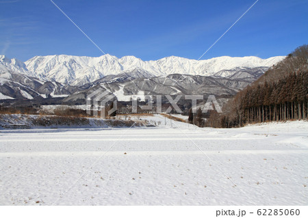 白馬村野平から望む冬の後立山連峰 白馬村野平から望む冬の後立山連峰 62285060