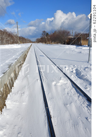 冬の北海道鹿部町JR鹿部駅の雪景色を撮影 冬の北海道鹿部町JR鹿部駅の雪景色を撮影 62291104