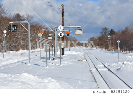 冬の北海道鹿部町JR鹿部駅の雪景色を撮影 冬の北海道鹿部町JR鹿部駅の雪景色を撮影 62291120