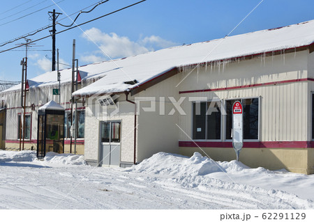 冬の北海道鹿部町JR鹿部駅の雪景色を撮影 冬の北海道鹿部町JR鹿部駅の雪景色を撮影 62291129