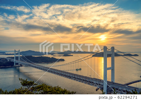 岡山県　鷲羽山展望台からみる瀬戸大橋 62294271