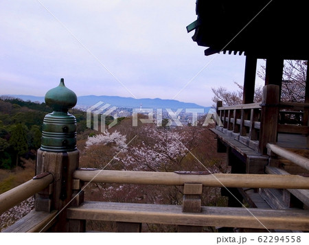 【京都】清水寺から京都タワーを見る 【京都】清水寺から京都タワーを見る 62294558