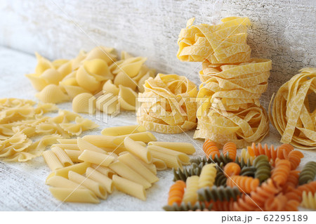 色々な種類のパスタ 62295189
