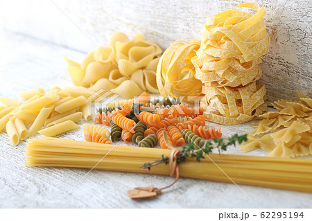色々な種類のパスタ 62295194