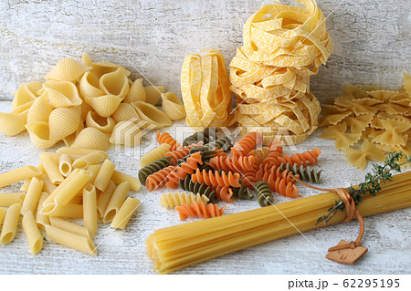 色々な種類のパスタ 62295195