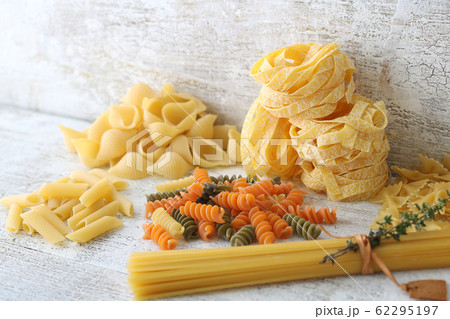 色々な種類のパスタ 62295197